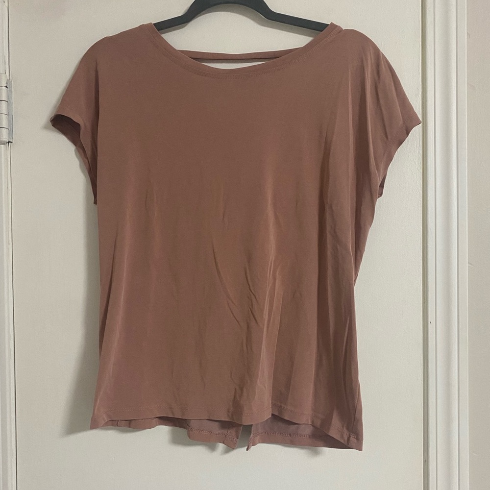 Blush Pink T-Shirt with Twist Back Oyanus size S